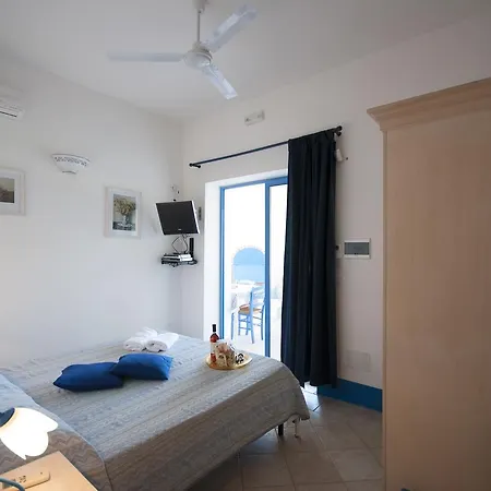 Flora & Aparthotel 3*