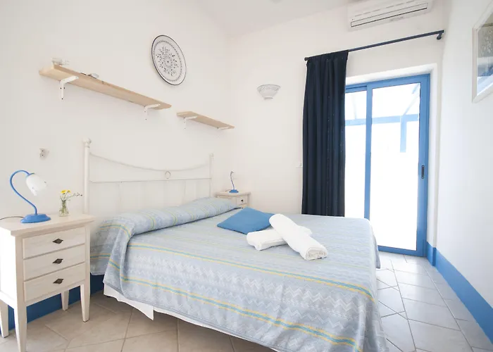 Flora & Lejlighedshotel Sant'Andrea (Apulia)